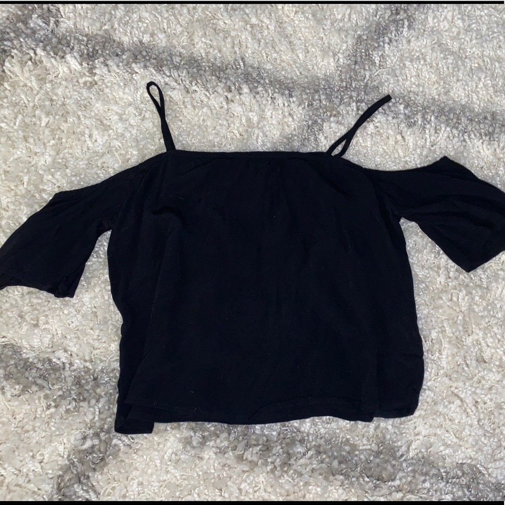 Black flowy off the shoulder crop top. Forever 21. Size: small